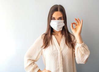 Tips para evitar que el cubrebocas se manche de labial