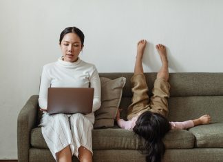 Aumento de Lesiones Musculares y Óseas Por Trabajar Desde Casa