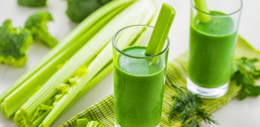 Así son los beneficios del jugo de apio para nuestro organismo y su efecto de desintoxicación